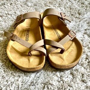 Brand new Mayari Birkenstocks ! Great for summer 🥰